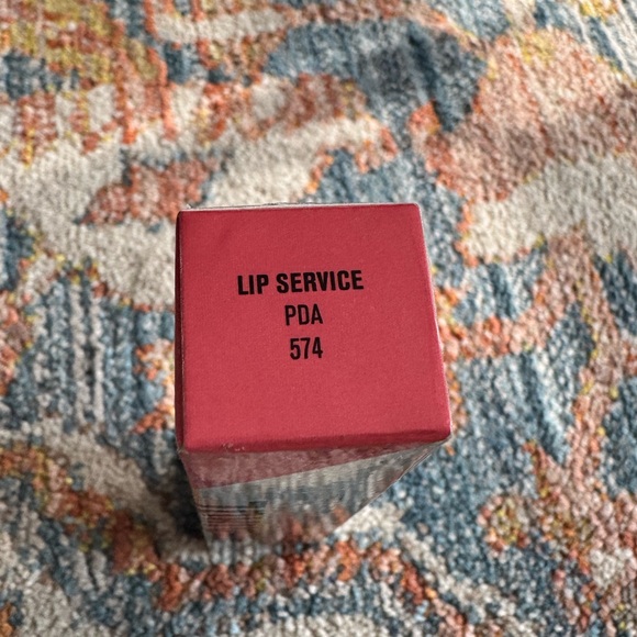 IL MAKIAGE Lip Service Hi-Shine Lip Glaze in PDA - Picture 4 of 4